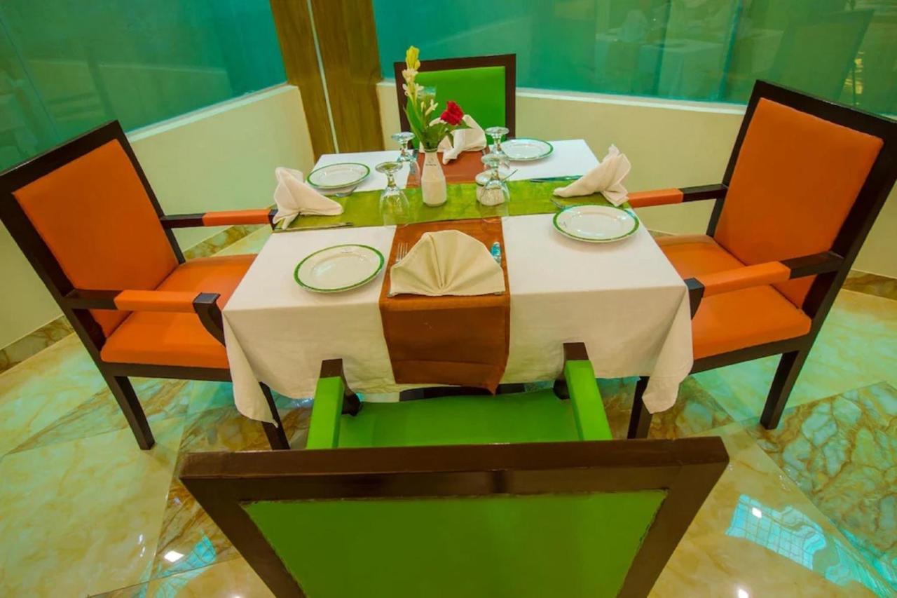 Hotel Gulshan Lake View Dhaka Zewnętrze zdjęcie