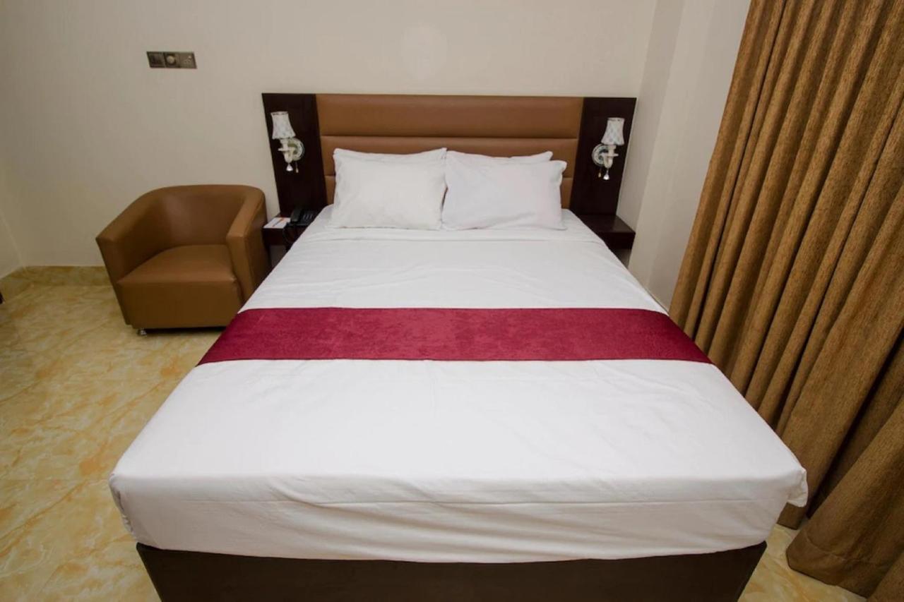 Hotel Gulshan Lake View Dhaka Zewnętrze zdjęcie